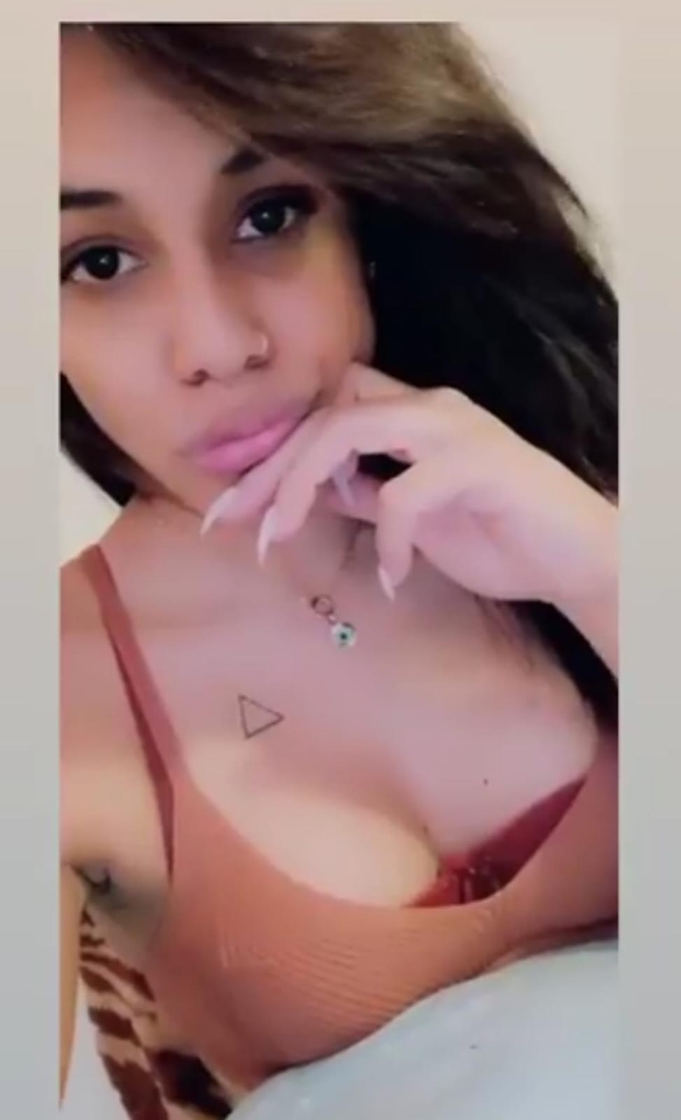 Aluna Além